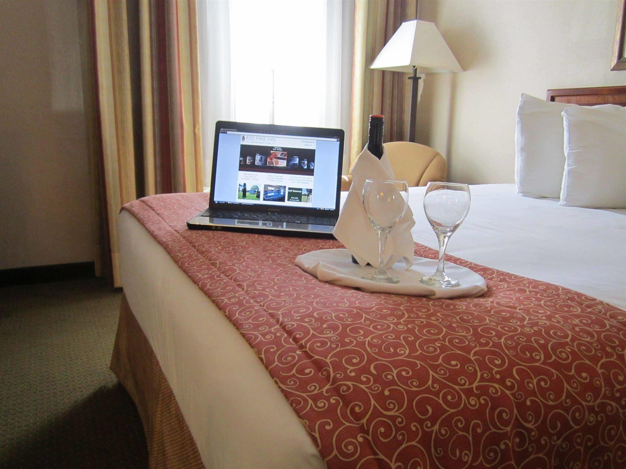 Red Pine Inn & Conference Centre Alliston Εξωτερικό φωτογραφία