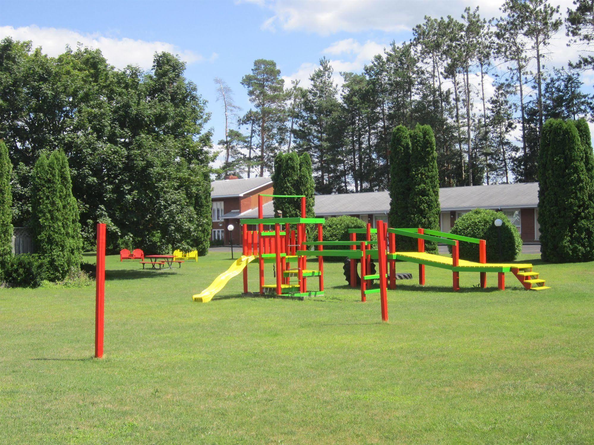 Red Pine Inn & Conference Centre Alliston Εξωτερικό φωτογραφία