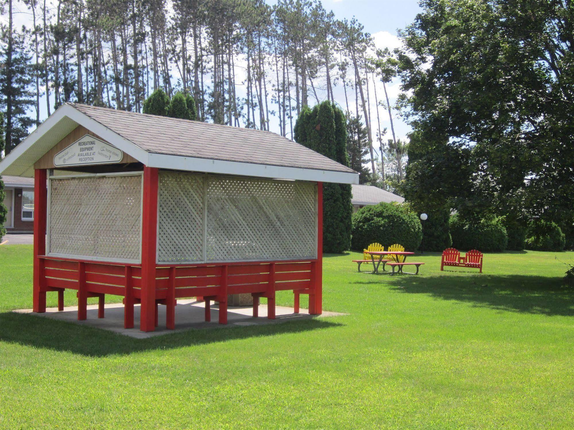Red Pine Inn & Conference Centre Alliston Εξωτερικό φωτογραφία