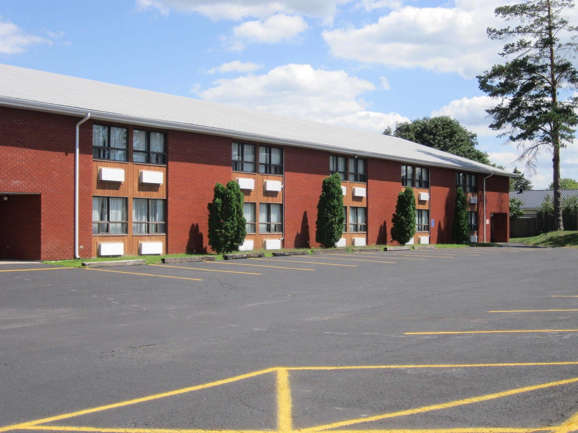 Red Pine Inn & Conference Centre Alliston Εξωτερικό φωτογραφία