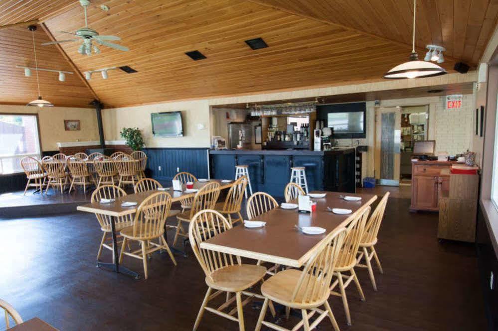 Red Pine Inn & Conference Centre Alliston Εξωτερικό φωτογραφία