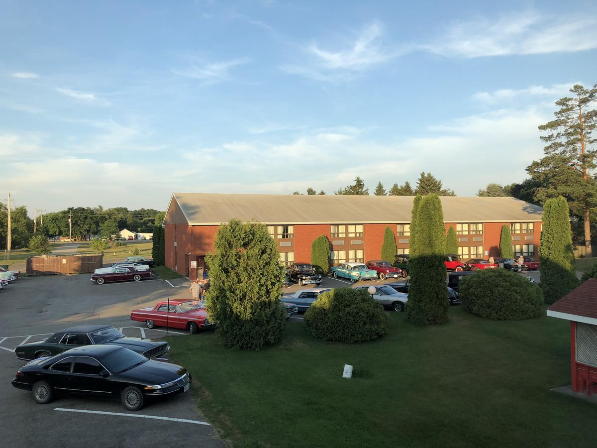 Red Pine Inn & Conference Centre Alliston Εξωτερικό φωτογραφία