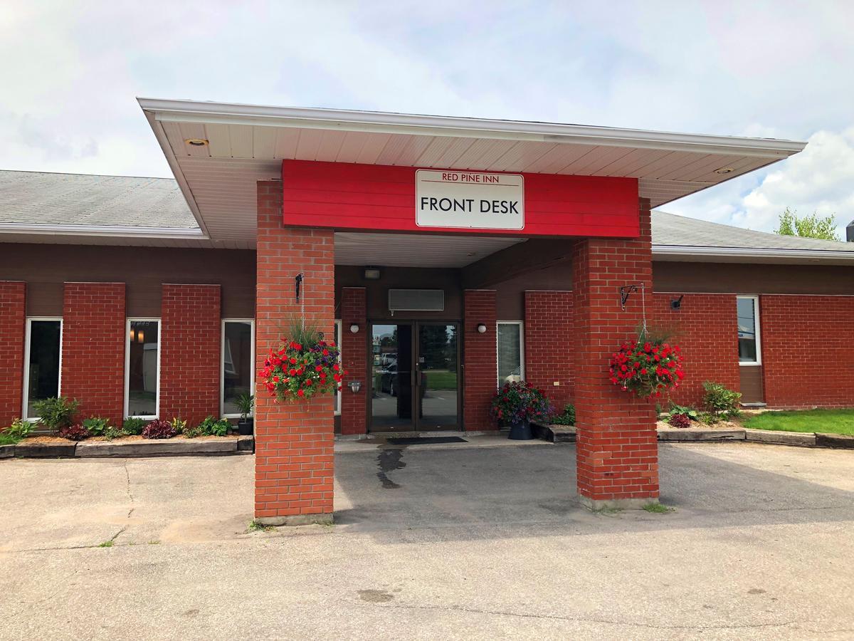 Red Pine Inn & Conference Centre Alliston Εξωτερικό φωτογραφία