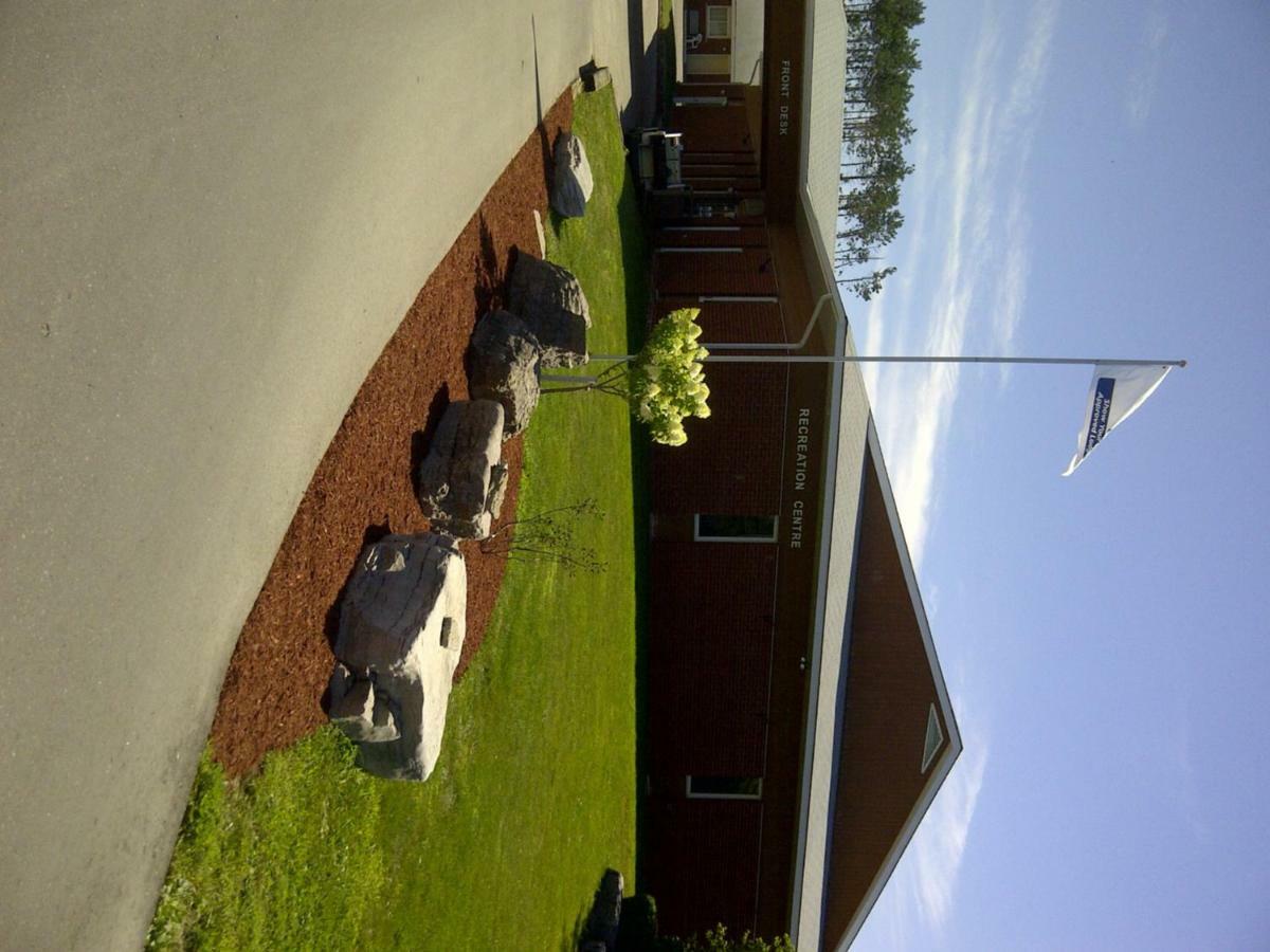 Red Pine Inn & Conference Centre Alliston Εξωτερικό φωτογραφία